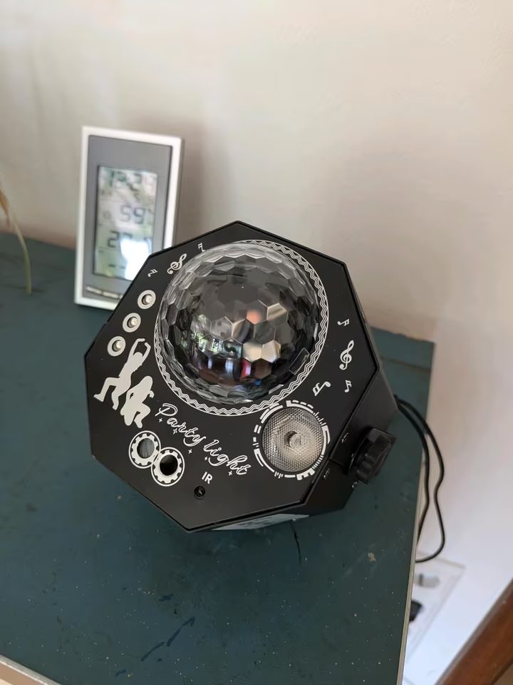 LED-Discokugel als 4-in-1 Party-Effekt mit IR-Fernbedienung